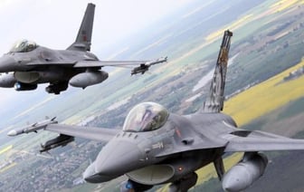 Bloomberg: в Украину прибыла первая партия истребителей F-16
