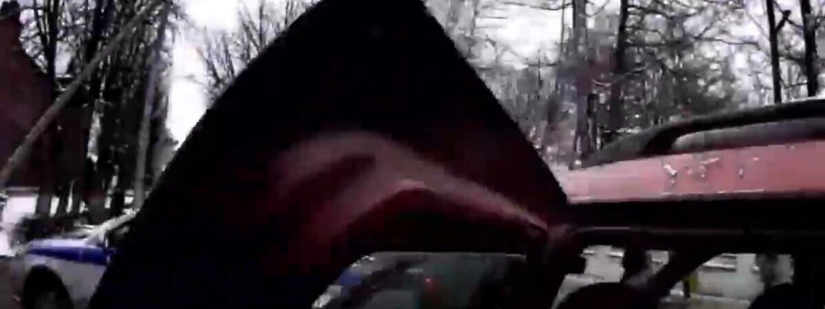 В Полоцке ГАИ вскрыла припаркованное авто. А так можно было? — Видео