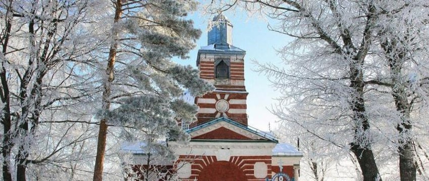 Два человека погибли при атаке беспилотников на Троицкий монастырь в Курской области