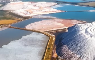 «Я их с балкона из Слуцка вижу» — В TikTok с высоты 500 метров показали знаменитые белорусские «горы» — Видео