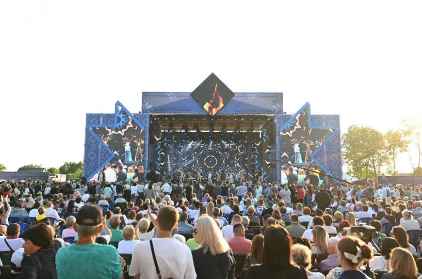 Красочный фейерверк юбилейного ХХ культурно-спортивного фестиваля «Вытокi» в Пружанах