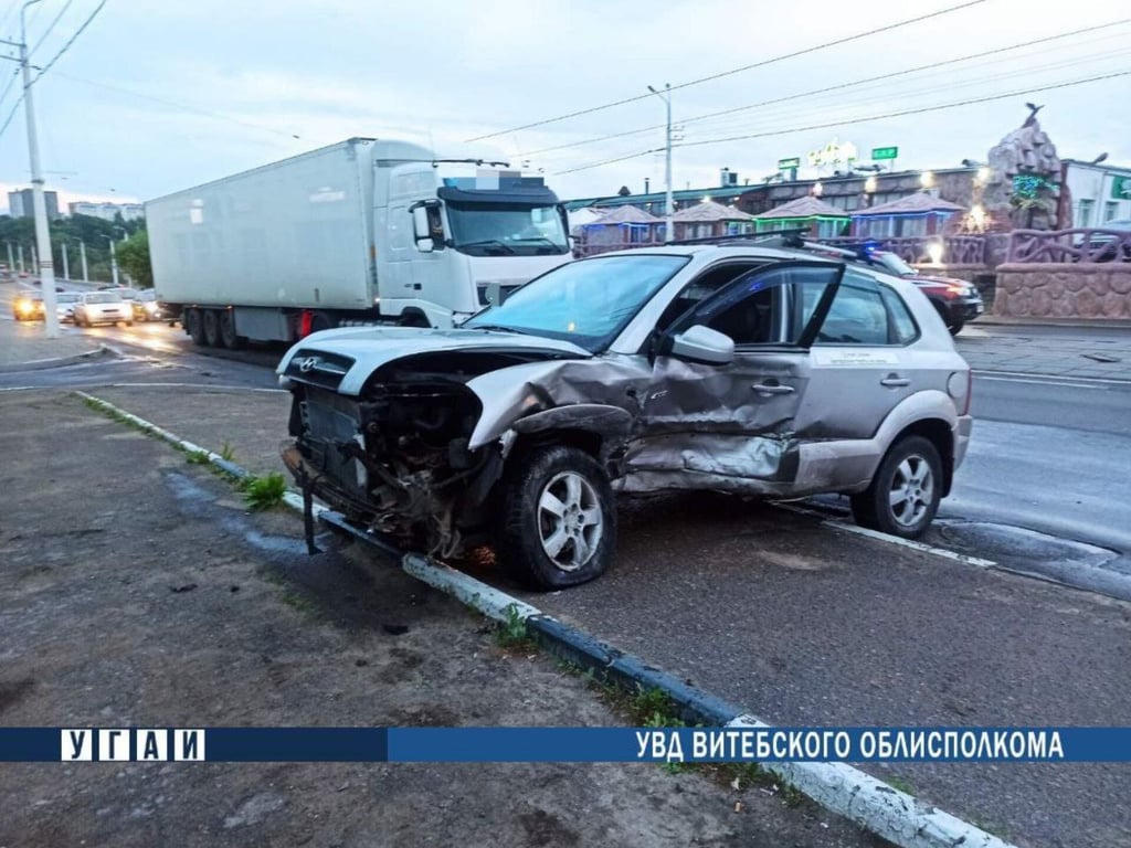ДТП в Витебске: девушка на кроссовере против парня на BMW. Фото ГАИ