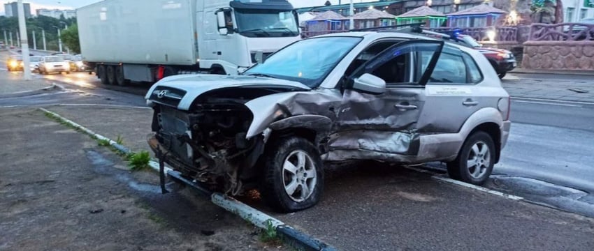 Авария в Витебске: столкновение двух автомобилей с молодыми водителями