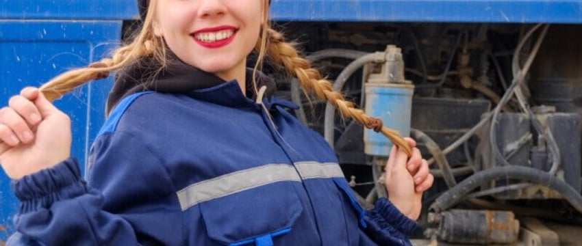 Трактористка из Беларуси рассказала о необычных новогодних желаниях