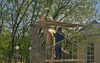 Косметические процедуры в городском фонтане Витебска