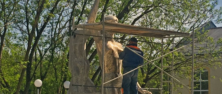Косметические процедуры в городском фонтане Витебска