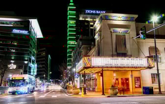 Возле кольца в районе Покровского моста в Полоцке провалился асфальт. Перекрыто движение