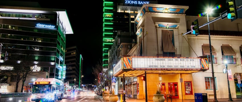 Возле кольца в районе Покровского моста в Полоцке провалился асфальт. Перекрыто движение