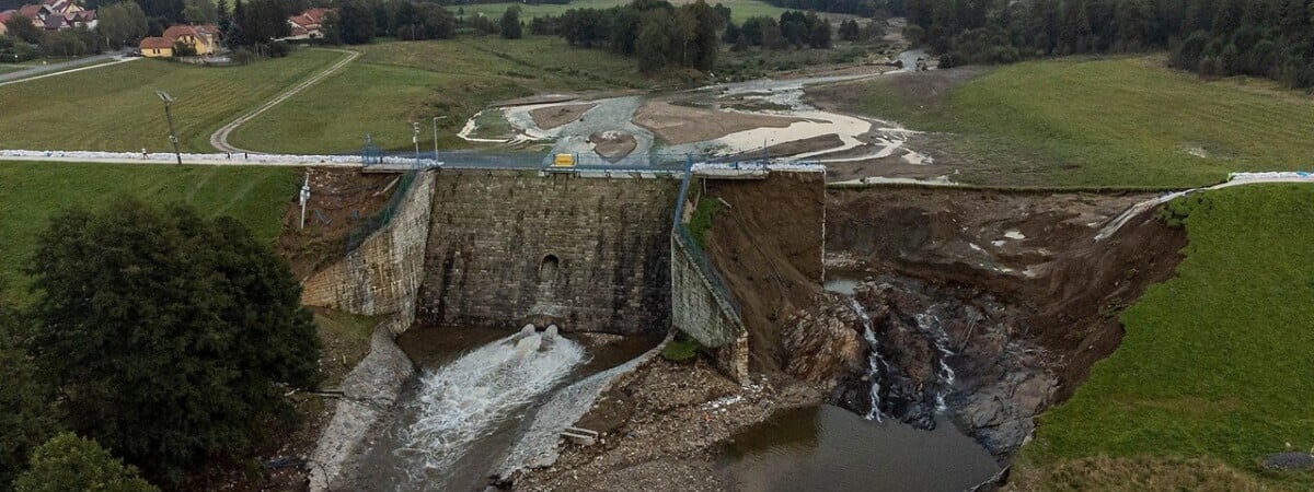 В Польше разгорелся скандал из-за сентябрьских наводнений. Городскую администрацию обвинили в замалчивании информации о прорыве дамбы