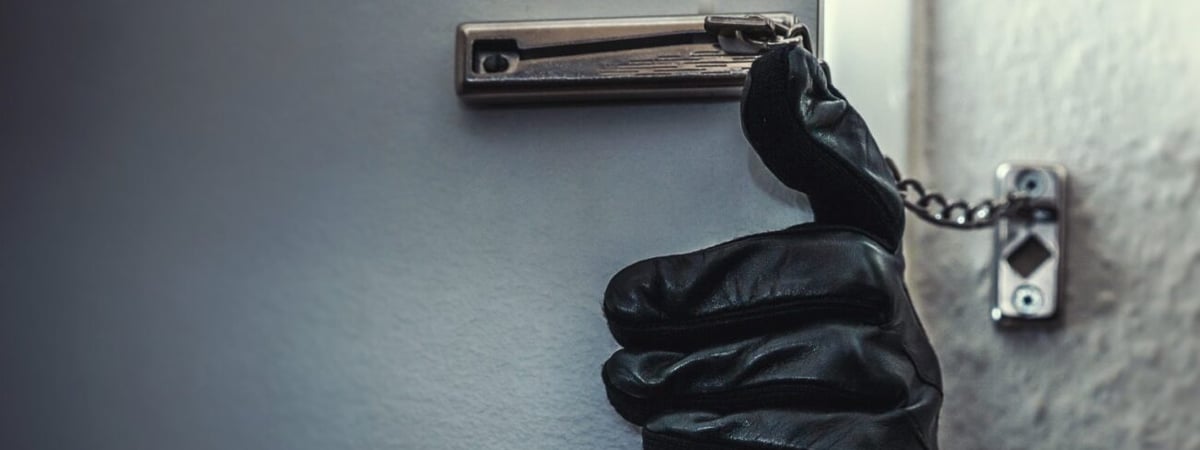 В Гродно неизвестный ломился в чужую квартиру — что произошло