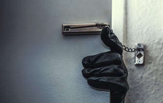 В Гродно неизвестный ломился в чужую квартиру — что произошло