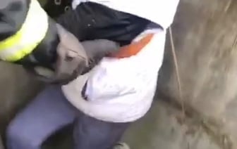 Спасатели достали ребенка из 3-метрового колодца – видео