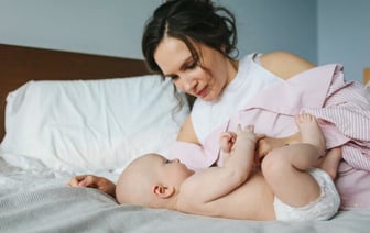 «Чтобы так деньги возвращали родным человека, который до пенсии не дожил». С декретницы потребовали обратно пособие на ребенка