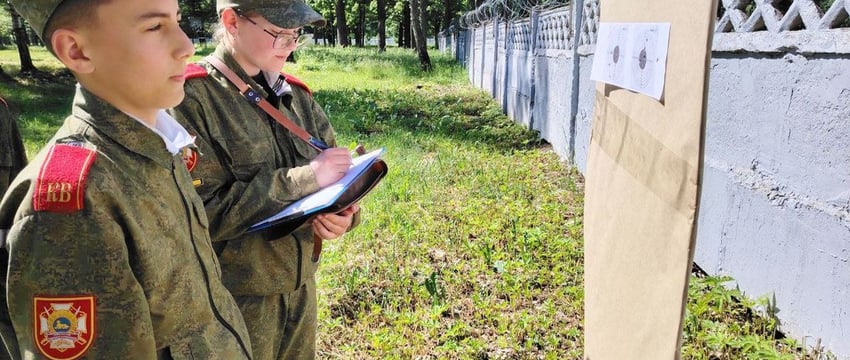 На каникулы… в армию. Под Гомелем подростки живут в полевых условиях