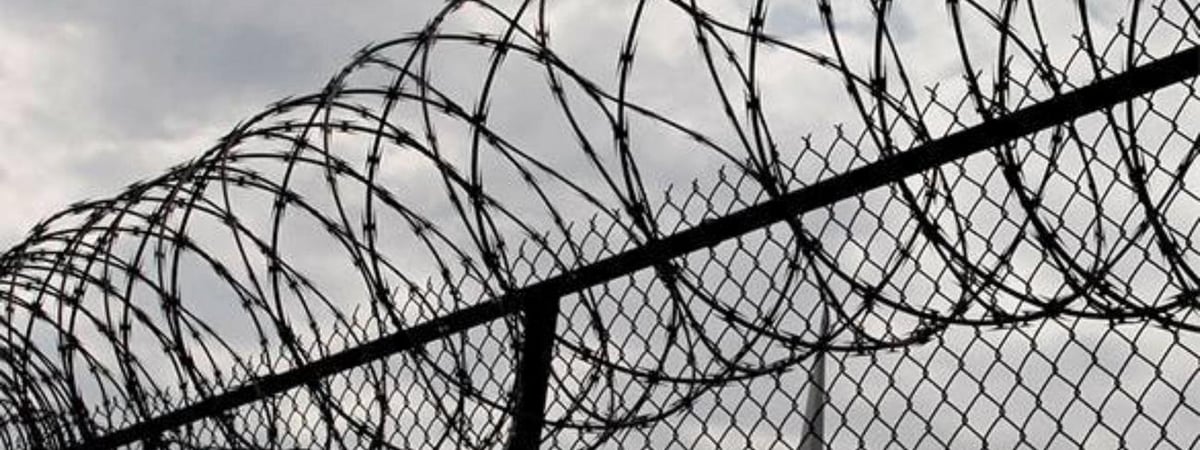 В Гродно мужчина приставал к девочке прямо во дворе многоэтажки