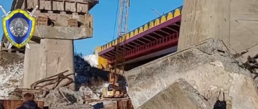 При обрушении моста через Неман в реку упал экскаватор с машинистом