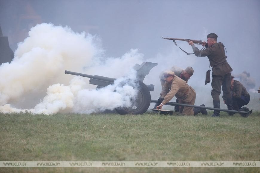 В ночь на 22 июня реконструкторы воссоздали эпизоды обороны Брестской крепости