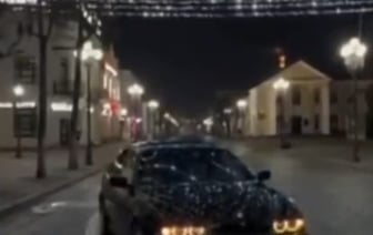 В Барановичах водитель автомобиля BMW припарковался на пешеходной улице. К чему это привело?