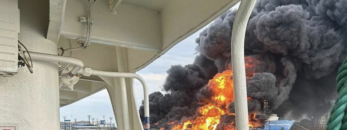 В порту «Кавказ» после удара ракеты затонул российский паром с 30 цистернами топлива — Видео