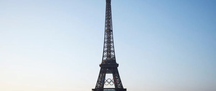 Открытие олимпийских колец на Эйфелевой башне перед Играми 2024 года в Париже