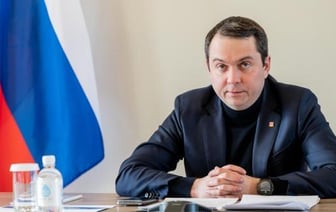 Губернатора Мурманской области Чибиса ударили ножом после выступления в Апатитах