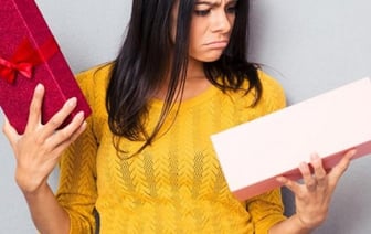 Деньги – лучший подарок на 8 Марта? Белоруски рассказали, чего ждут от мужчин