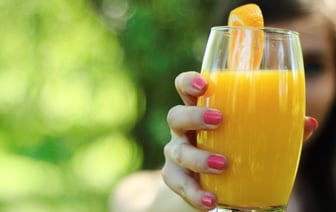 Врач рассказал, полезны ли для организма свежевыжатые соки