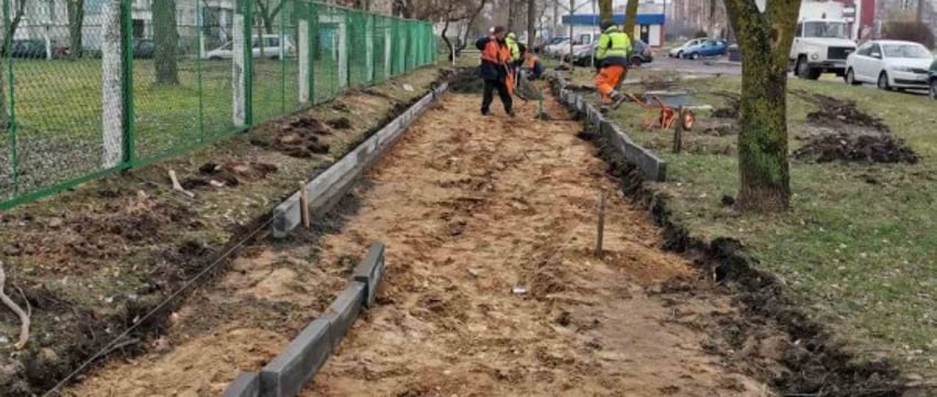 В Бресте обустраивают пешеходные дорожки по улицам Орловской и Заречной