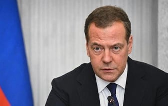 Медведев назвал чиновников НАТО законной целью для России