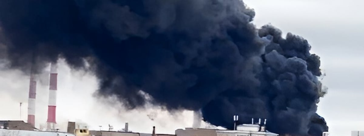 В Сеть попало видео пожара на российском заводе «Уралмаш» — Видео
