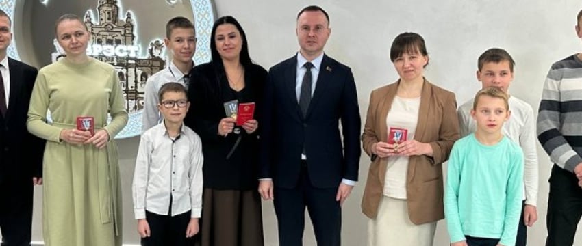 Трем брестчанкам вручили орден Матери