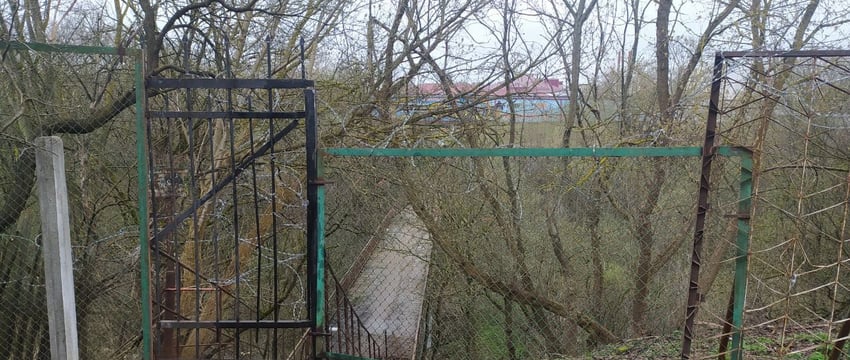 «Витебскводоканал» заявил о начале демонтажа эстакады через ручей Дунай, которую горожане использовали как несанкционированный мост