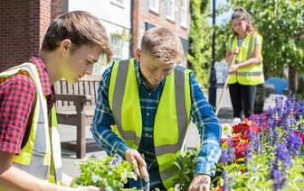 Минтруда Беларуси озвучило, какие профессии должны разрешить несовершеннолетним