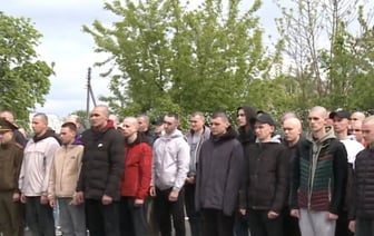 В Беларуси началась отправка призывников на срочную военную службу. Видео из Бреста