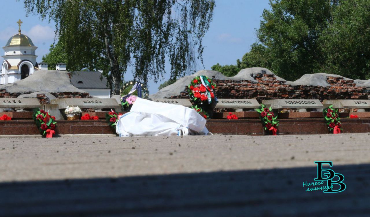 Начался ремонт у Вечного огня в Брестской крепости