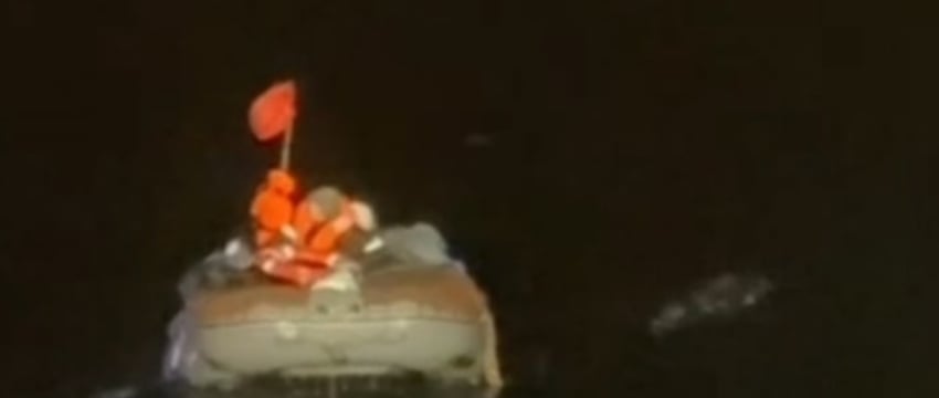 Турист два месяца дрейфовал на лодке с телами погибших родственников — видео
