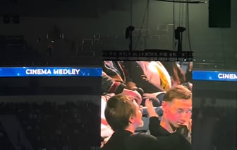 «Какая крутая традиция!» — Целующиеся парочки на концерте в Минске собрали 850 тысяч просмотров в TikTok — Видео