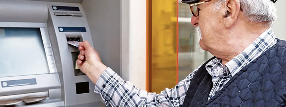 Минсвязи и Минтруда изменили условия выплаты пенсий для некоторых белорусов. Кому придётся брать допсправку? — Официально