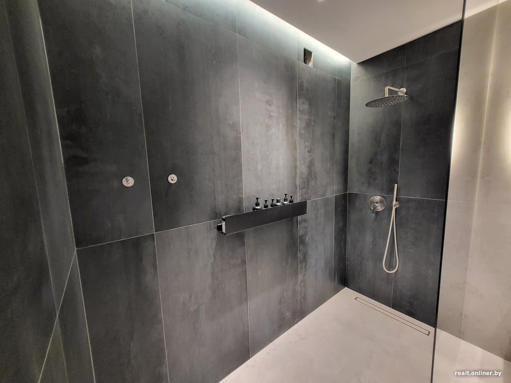 Пара белорусов потратила солидную сумму, чтобы сделать из санузла «черную жемчужину»