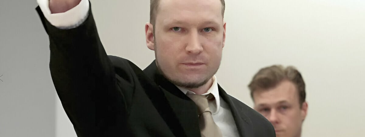 Убийца 77 человек пожаловался на «садистские» условия содержания. ТВ-зал с Xbox, тренажерка, попугайчики – смотрим фото — Фото