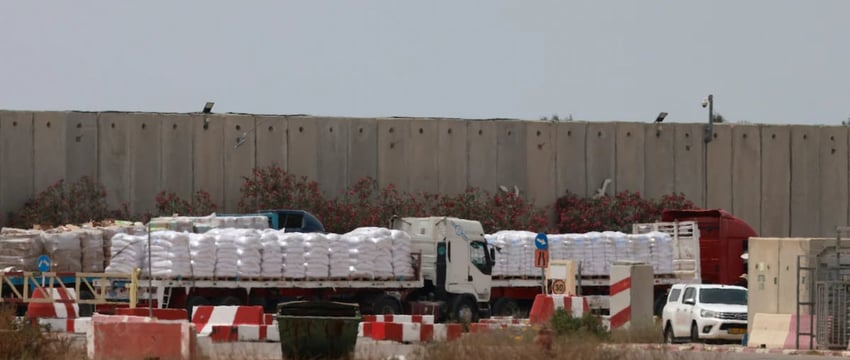 По словам главы ВОЗ, гуманитарная помощь доставлена на север Газы впервые за 2 недели.