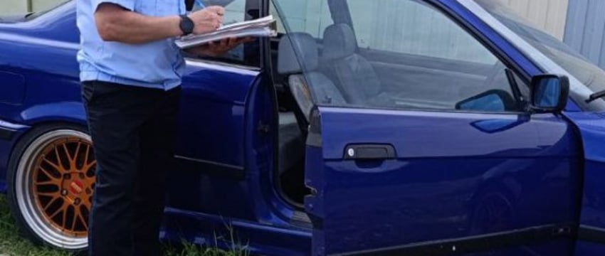 Должника судебные исполнители нашли по его машине. Вот как