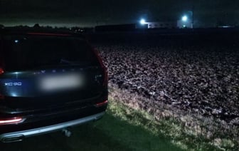 В Брестском районе водитель Volvo сбил пьяного пешехода, сидящего на проезжей части