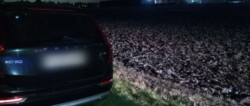 В Брестском районе водитель Volvo сбил пьяного пешехода, сидящего на проезжей части