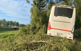 СК назвал причину жесткой аварии с рейсовым автобусом «Москва-Брест» на М-1, где было 48 пассажиров