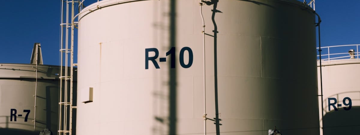 Цены на нефть стабилизировались после резкого снижения накануне