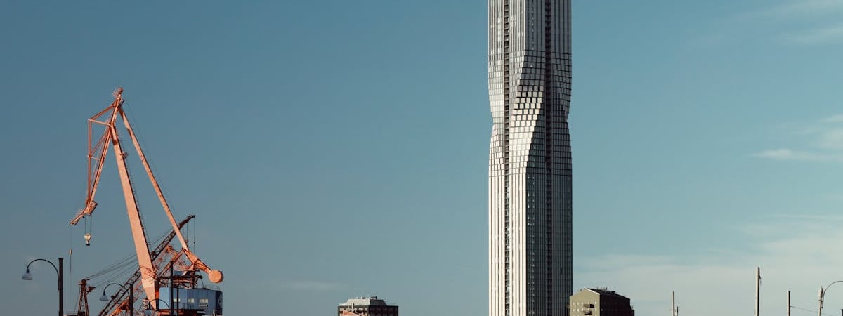 Денежные переводы в Казахстан упали в ноябре до трехлетнего минимума