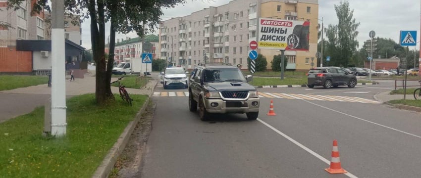 В Орше внедорожник на пешеходном переходе сбил девочку на велосипеде