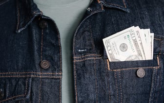 Стали известны зарплаты работников Полоцка и Новополоцка за май