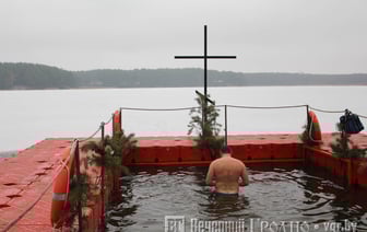 Врачи рассказали, чем опасно окунание в проруби без подготовки